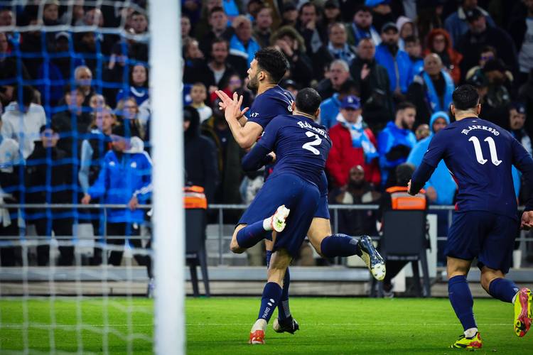 太阳报：巴萨想签15岁新星加布里埃尔，但曼联有信心留下他（太阳报：巴萨有意15岁新星加布里埃尔，曼联确信能留住他）