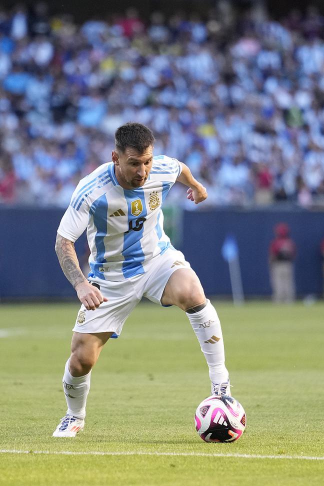 曼城主场战维拉坐拥1神迹 数据示蓝月2-1小胜（曼城主场神纪录加持 预测蓝月2-1险胜维拉）