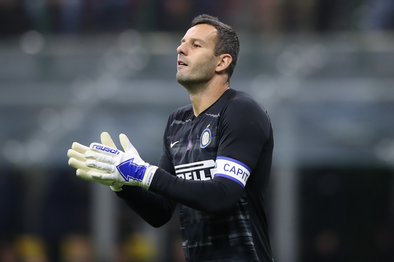 湖人詹姆斯关键三分带队取胜太阳（詹姆斯命中关键三分，湖人力克太阳）