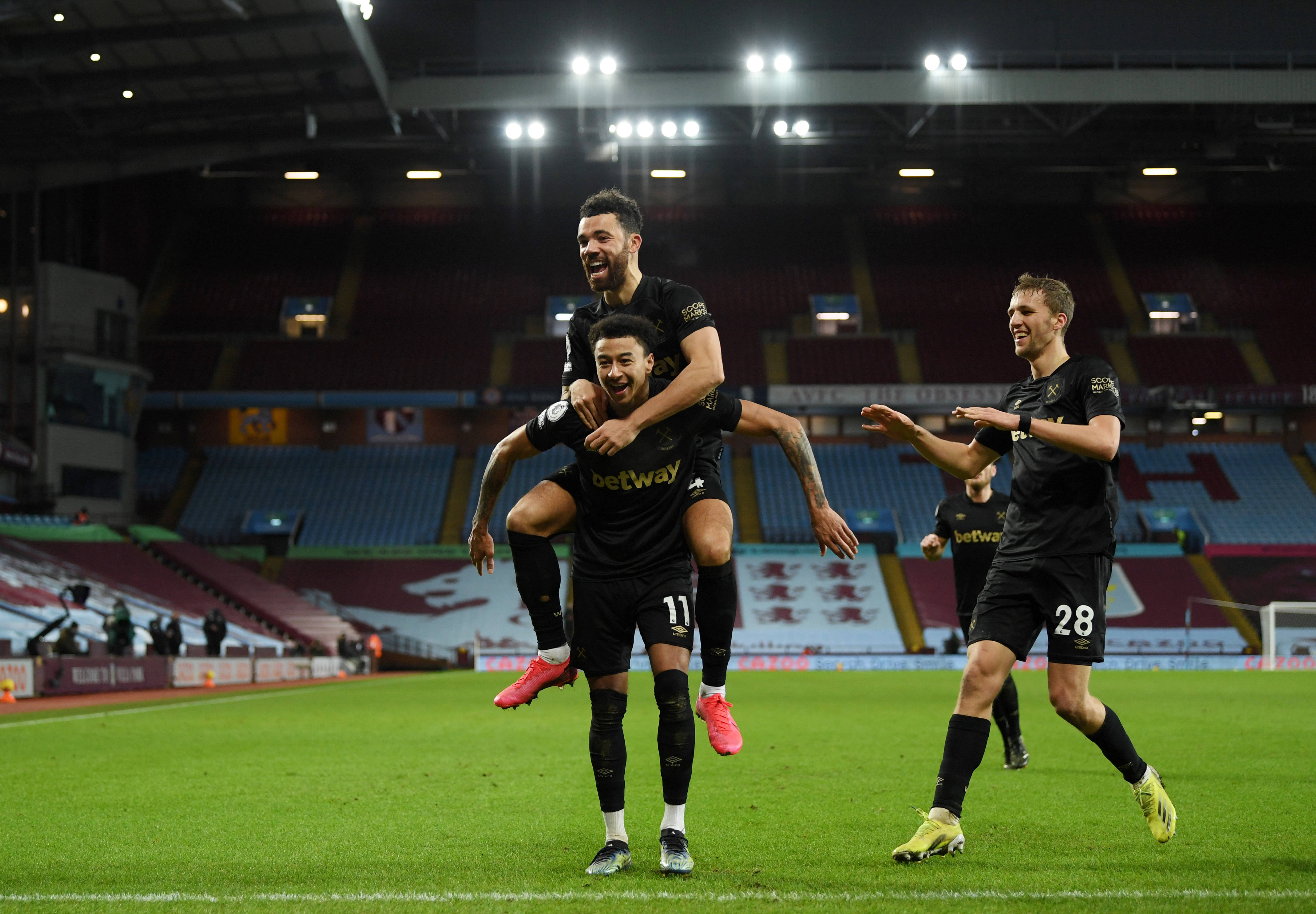 火箭状元秀哈登接管比赛惊艳全场（哈登接管战局 火箭状元秀惊艳全场）