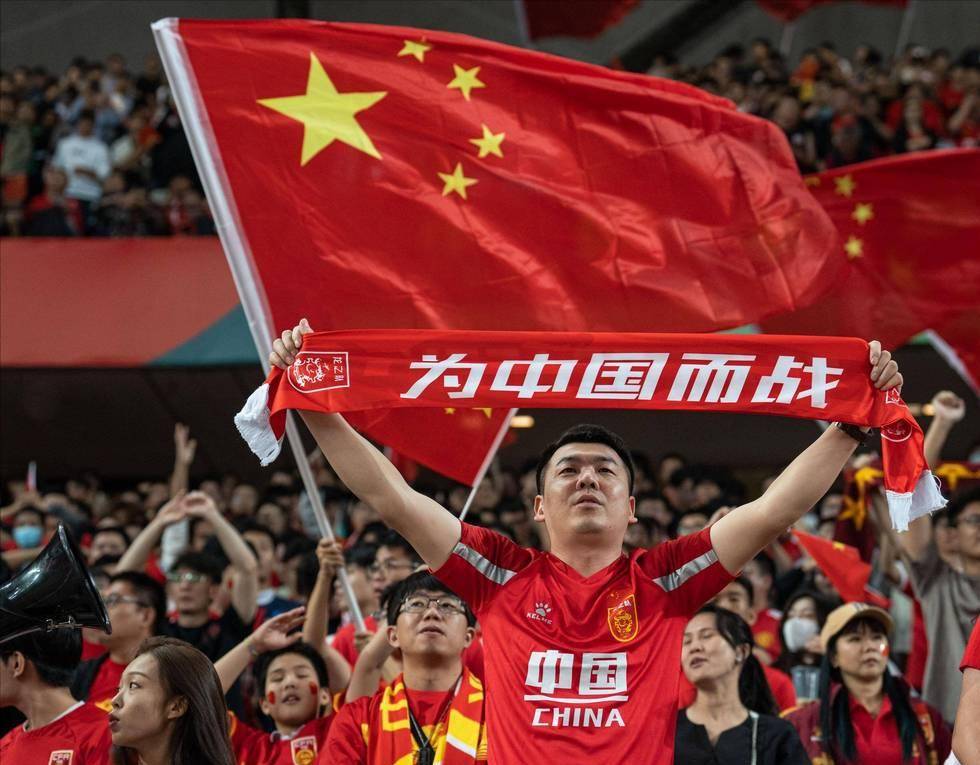 官宣喜讯！东契奇二娃出生引热议 湖人官方祝贺詹姆斯发声：恭喜兄弟（喜讯官宣：东契奇喜得二胎引热议，湖人官方送上祝贺，詹姆斯发声恭喜兄弟）