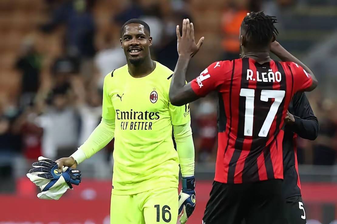 解锁体验卡，英乙比赛中裁判受伤，一球迷走下看台参与执法（英乙赛场上演现实版体验卡：主裁伤退，球迷下看台临时执法）