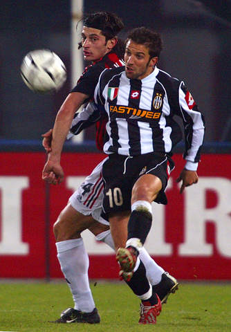 NBA最佳阵容公布：詹姆斯入选,（NBA年度最佳阵容出炉：詹姆斯榜上有名）