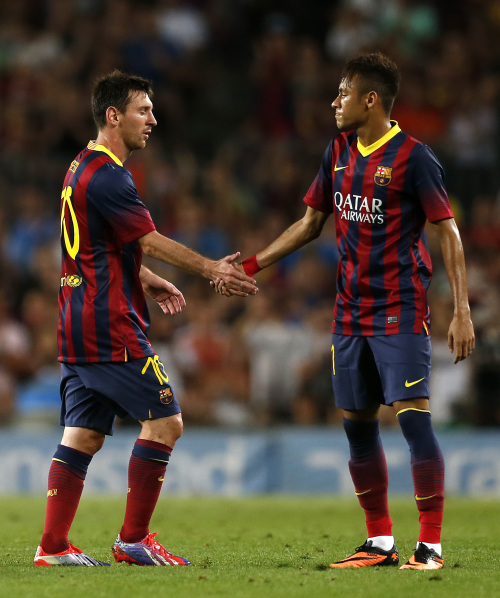 表现拉跨！加兰半场三分10中0，仅有一个运动战进球（状态低迷！加兰半场三分10投0中，仅命中一次运动战投篮）