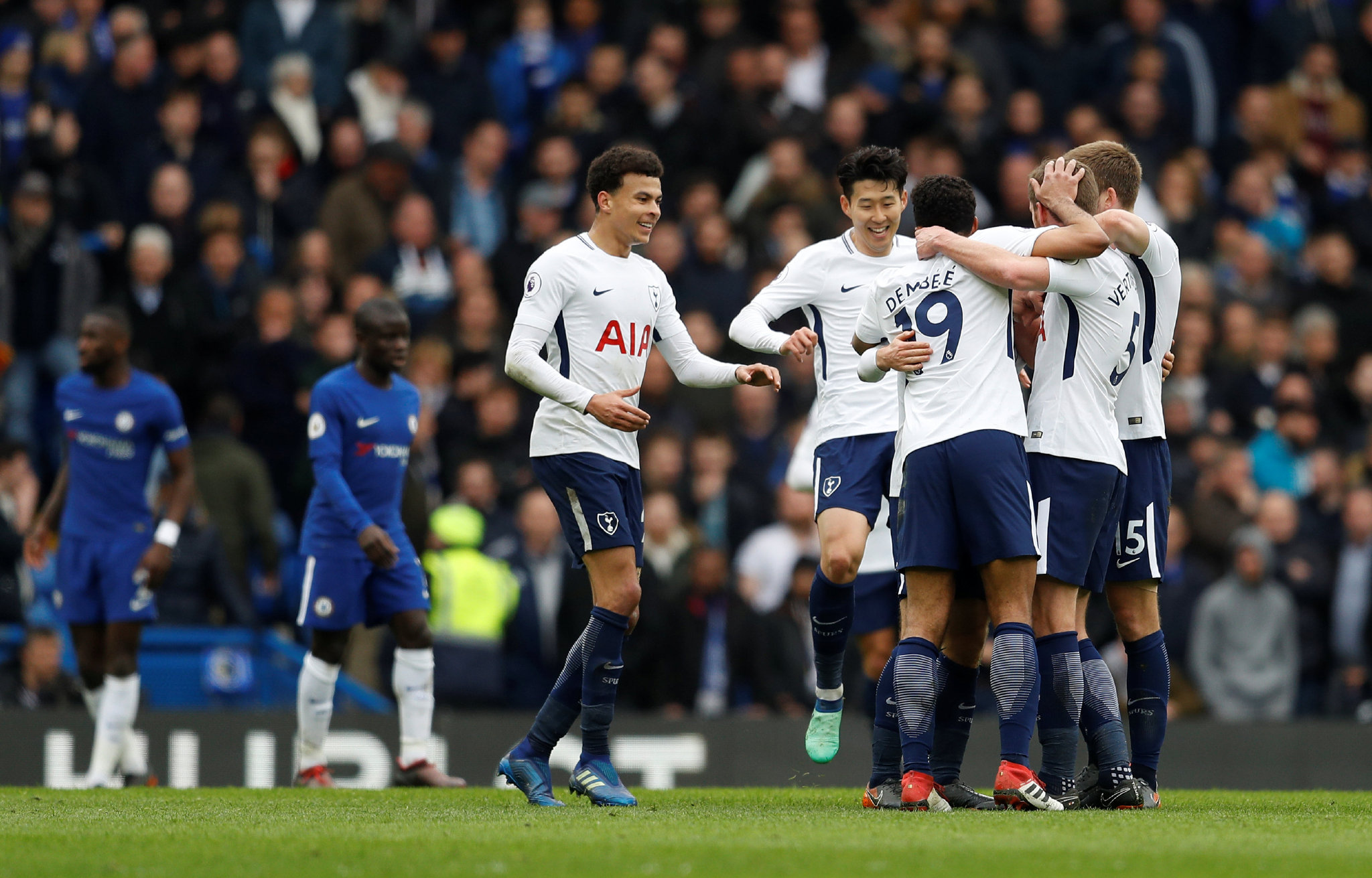 NBA：勇士主场击败小牛 库里三分火力全开（NBA：勇士主场击退小牛 库里三分如雨）