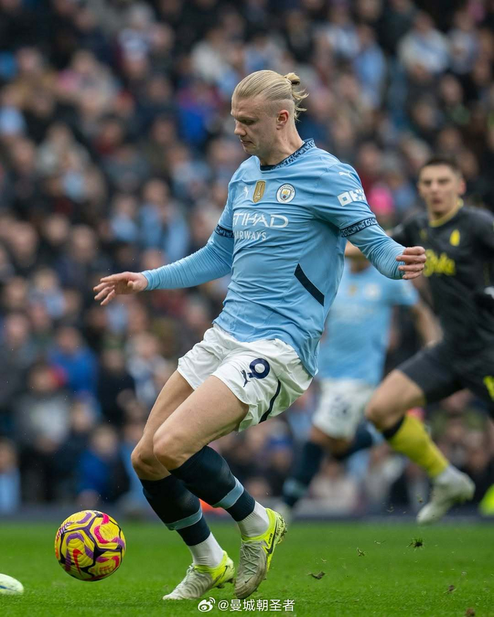 欧冠进球榜更新：莱万连续破门,（欧冠射手榜刷新：莱万连场建功）