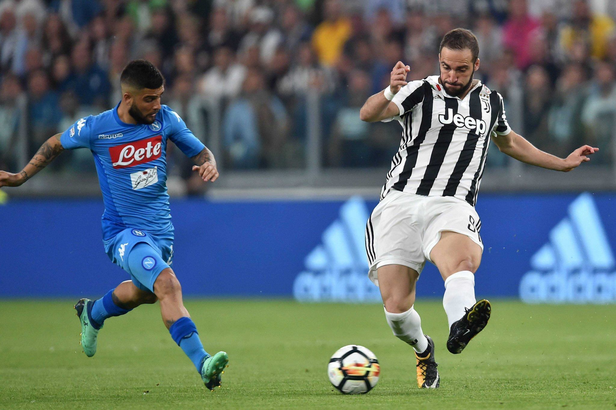 国足友谊赛战胜韩国展现新阵容（国足在友谊赛中击败韩国，新阵容亮相）