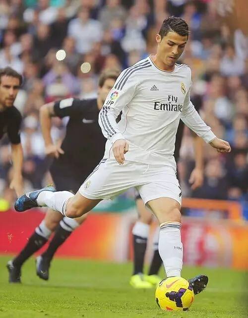 西媒：皇马迎来28天9场的魔鬼赛程，三线作战不容有失（西媒：皇马28天9战开启魔鬼密集赛程，三线冲刺不容闪失）